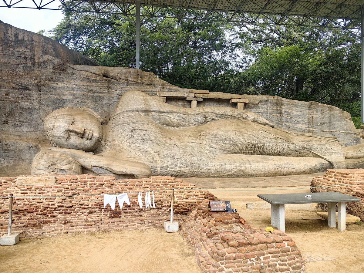 加爾寺 Gal Vihara